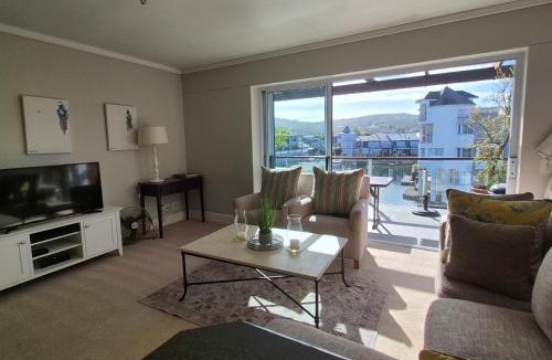 Waterfront Apartment | South Quay 12 Waterfront