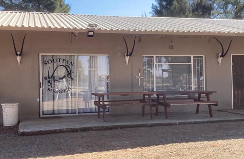 Bloemhof House | Soutpan Boerdery Gamefarm