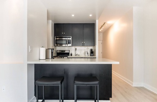 Nob Hill Apartment | Spacious 1 bedroom apartment with work desk in San Francisco