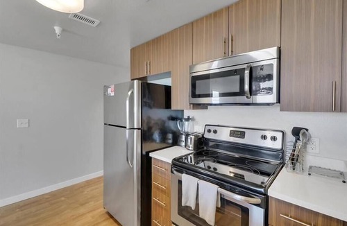 Downtown San Jose Apartment | Spacious 1 BR | Full Kitchen | Pool | Beautiful Living Area