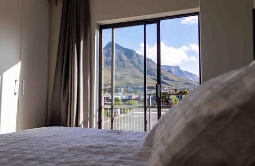 Observatory Apartment | Spacious 2 bed apartment with mountain views The Factory Cape