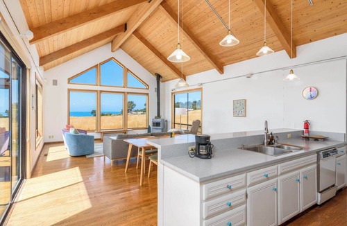Sea Ranch House | Spacious 3 BD for 6 + Ocean View