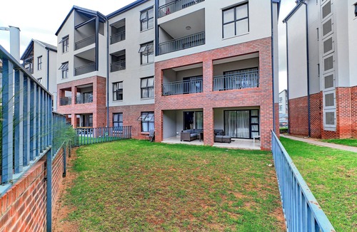 Greater Johannesburg Metropolitan Area Apartment | Spacious 3-bedroom apartment in enjoyable Randburg with WiFi, fitness room