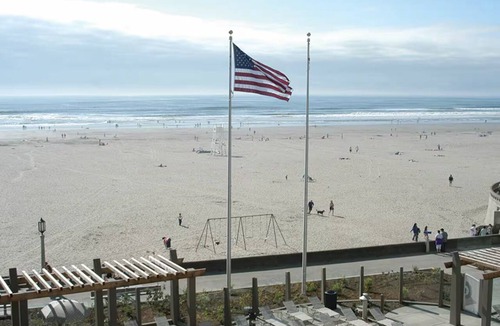 Seaside Condo | Spacious 3-bedroom deluxe condo with AC in charming Seaside with private balcony
