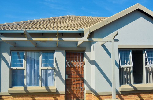 Emalahleni House | Spacious 3-bedroom house perfect for relaxation and business trips