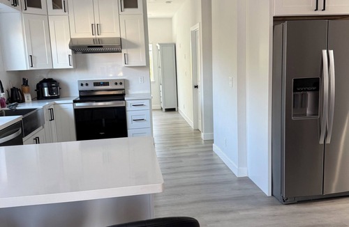 East San Jose Apartment | Spacious 3-bedroom studio in fabulous San Jose with AC Evergreen Area