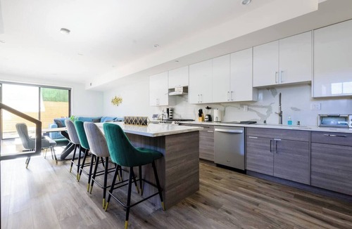 San Jose House | Spacious 3BR Townhome All Bedrooms w Private Baths