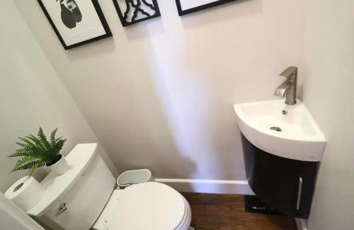 Oakland House | Spacious 4-Bed- Sleeps 8 - Family Friendly