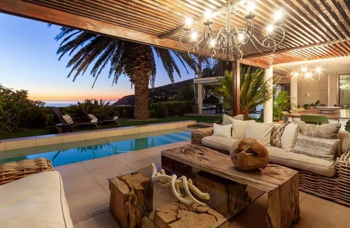 Hout Bay House | Spacious 4 bedroom house in beautiful Cape Town with ocean and mountain views