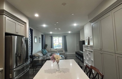 Newark House | Spacious 4-bedroom house in charming Newark with AC