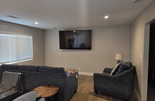 Napa House | Spacious 4-bedroom single level in the vineyards south of downtown