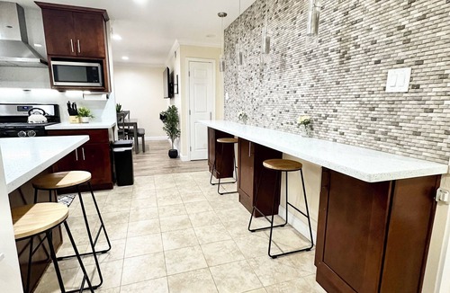 Fremont House | Spacious 4-bedroom with AC and WiFi in peaceful Fremont