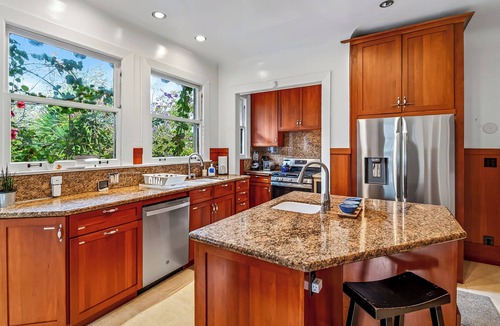 Westside Santa Cruz House | Spacious 8-bedroom house in charming Santa Cruz on West Cliff