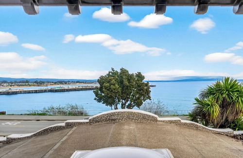 Westside Santa Cruz House | Spacious 8-bedroom house in charming Santa Cruz on West Cliff
