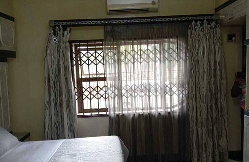 Kempton Park Cabin | Spacious 8-bedroom lodge in welcoming Kempton Park with WiFi