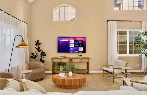 San Jose House | Spacious and cozy home in San Jose with a park view