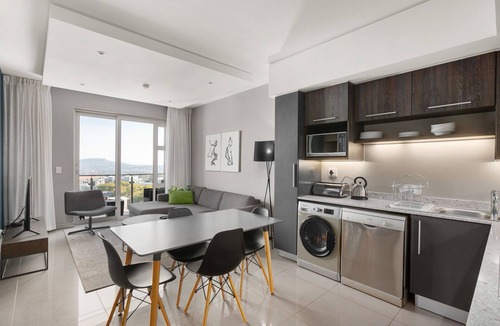 Greater Johannesburg Metropolitan Area Apartment | Spacious and Elegant 2 Bedroom Apartment