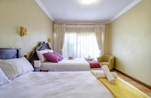 Greater Johannesburg Metropolitan Area Apartment | Spacious and homely 4-bed home in Honey Hills