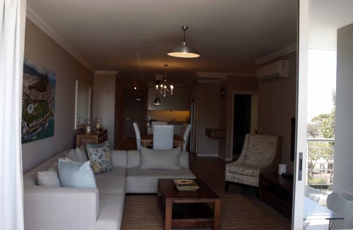 Green Point Apartment | Spacious and Modern 2 Bedroom Apartment in Green Point