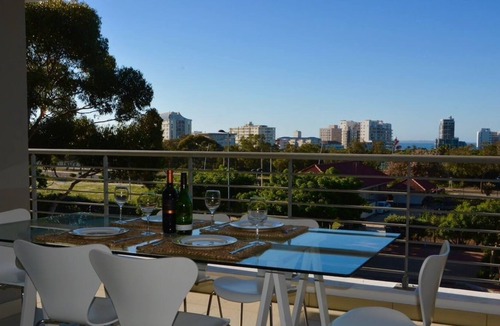 Green Point Apartment | Spacious and Modern 2 Bedroom Apartment in Green Point
