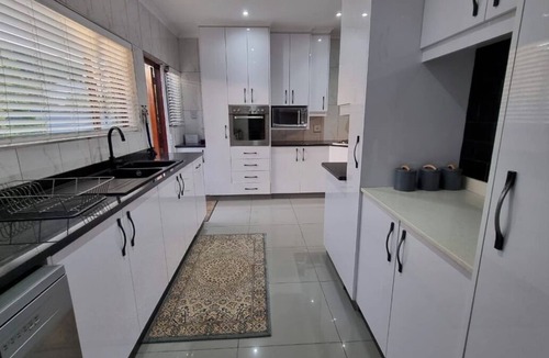 Umhlanga House | Spacious and secure modern home with exquisite views