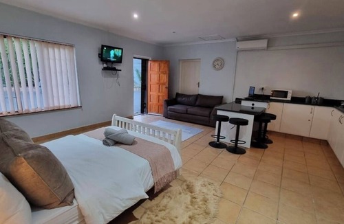 Umhlanga House | Spacious and secure modern home with exquisite views