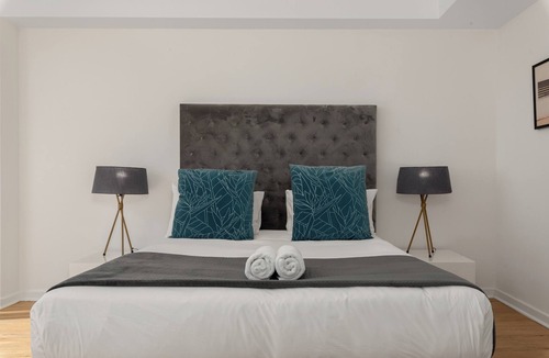 Flora Park Apartment | Spacious Bantry Bay Retreat - Ocean Views