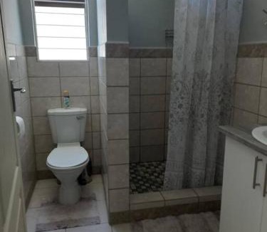 Graaff-Reinet Apartment | Spacious, bright private flat