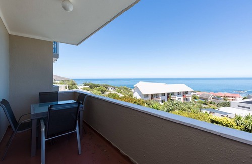 Camps Bay Apartment | Spacious Camps Bay Apartment with Amazing Views!