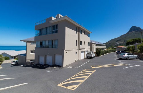 Camps Bay Apartment | Spacious Camps Bay Apartment with Amazing Views!