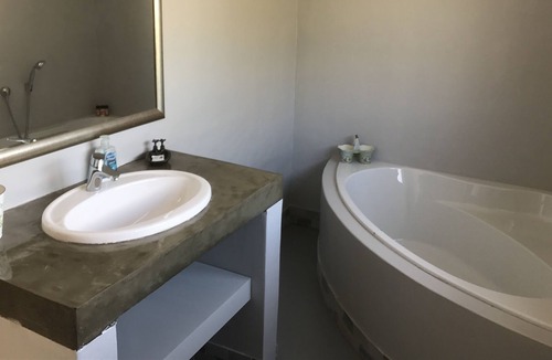 Eastcliff House | Spacious Central House