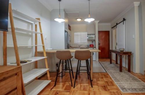 Stellenbosch Central Apartment | #Spacious Cozy Stay- Free parking
