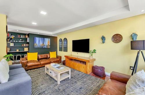 Three Anchor Bay Apartment | Spacious family Apartment Near Beach with Inverter