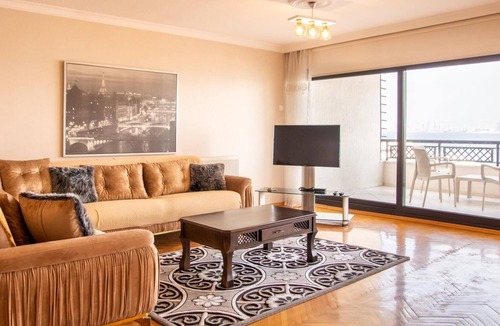 Karsiyaka Apartment | Spacious Flat with Sea View in İzmir Karsiyaka
