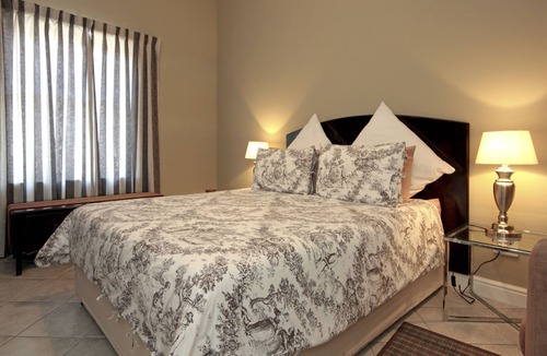 Somerset West Apartment | spacious, gemuetl. self-catering apartment with pool, a few minutes from the beach