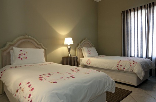 Somerset West Apartment | spacious, gemuetl. self-catering apartment with pool, a few minutes from the beach