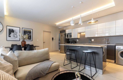 Green Point Apartment | Spacious Green Point Escape