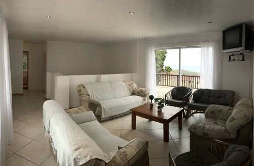 Amatola Coastal House | Spacious Holiday Home with Ocean Views