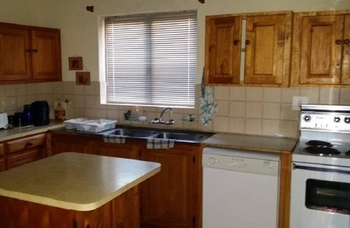 Struisbaai House | Spacious holiday home within walking distance from the beach and harbour.