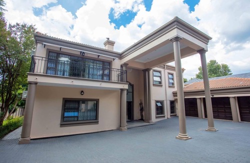 Northcliff Apartment | Spacious hotel suites with WiFi, AC, fitness room in vibrant Johannesburg