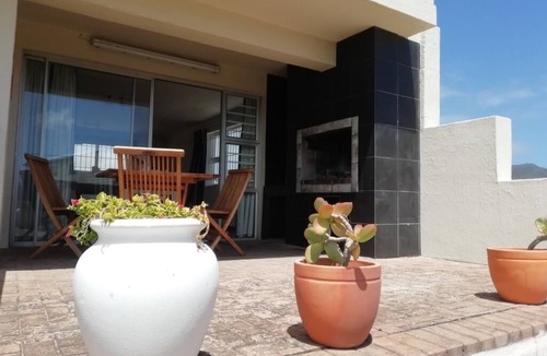 Pringle Bay House | Spacious, Light and Ideally Located -100 m to Beach,1h to Cape Town,South Africa