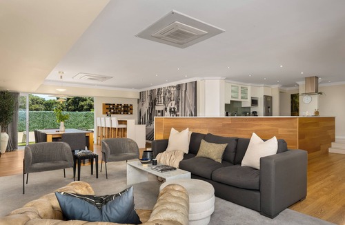 Mouille Point Apartment | Spacious Luxury Apartment, Waterfront