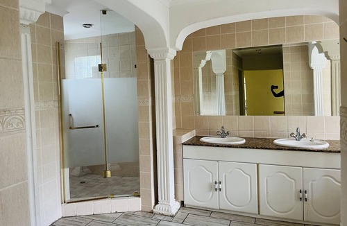 Garsfontein House | Spacious peaceful 5 bedroom house.