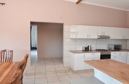 Pietermaritzburg House | Spacious Pet-Friendly 4-bedroom house in nature near Pietermaritzburg with WiFi
