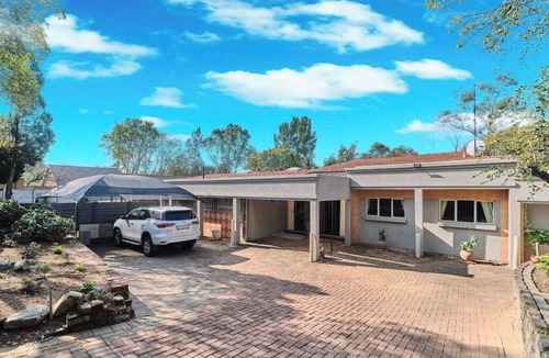 Woodmead House | Spacious & Serene 4 Bed House in Sandton