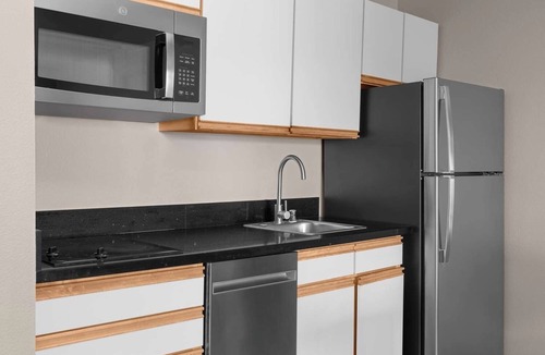 Sacramento Hotel | Spacious Suite Perfect for Family and Extended Stays Near CSUS