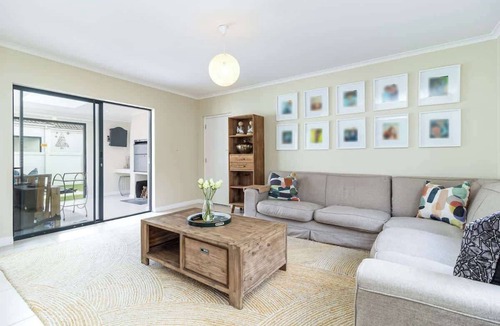 Bloubergstrand House | Spacious Sunningdale Retreat with Poolside Charm