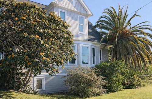Oakland House | Spacious Victorian Home | Minutes to SF