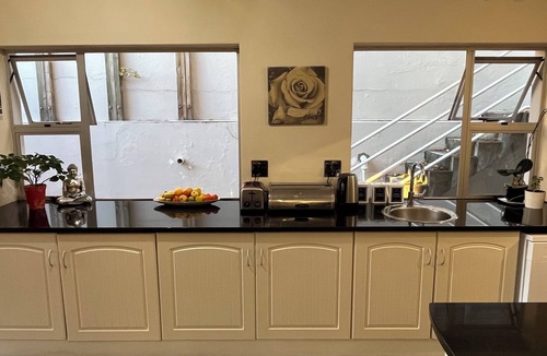 Camps Bay House | Spacious villa in perfect location!