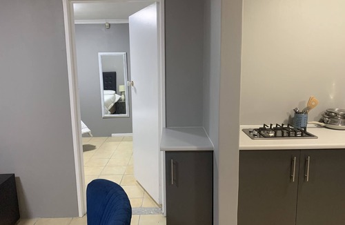 Eikenbosch Apartment | SpaciousTrendy#CentralWinefarms#Mall#Wifi#Parking